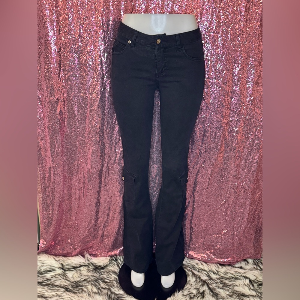 Vintage Mudd low rise soft stretch twill black cargo flares with 34” inseam